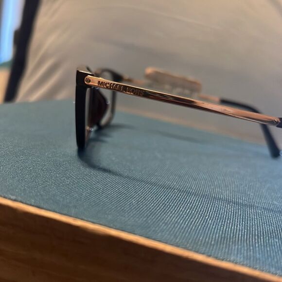 NWT 059 beautiful burgundy Michael Kors eyeglasses with rose gold trim - Picture 2 of 4